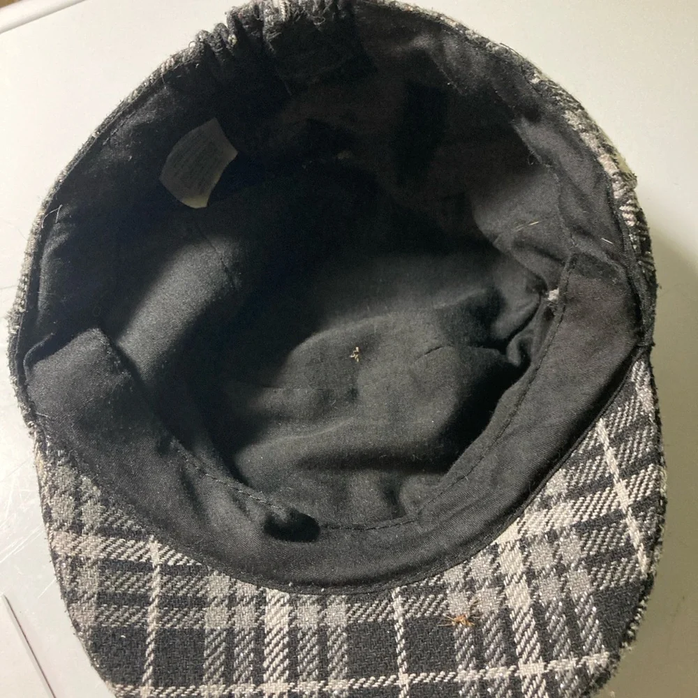 Stylish Black and White Plaid Cap - Picture 6 of 7